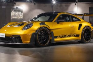 폼 미쳤네! 2년 걸려 수작업으로 제작된 '존더분쉬 포르쉐 911 GT3 RS' 등장