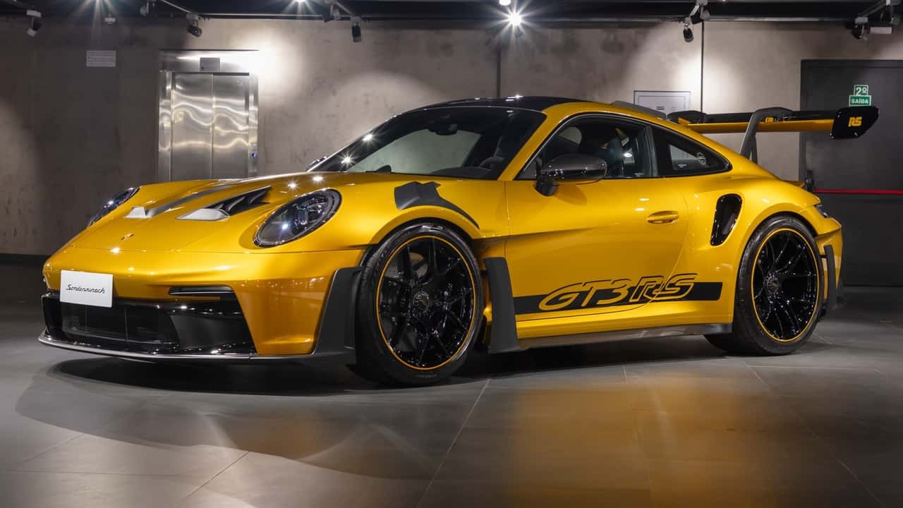 폼 미쳤네! 2년 걸려 수작업으로 제작된 '존더분쉬 포르쉐 911 GT3 RS' 등장