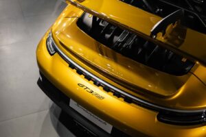 폼 미쳤네! 2년 걸려 수작업으로 제작된 '존더분쉬 포르쉐 911 GT3 RS' 등장