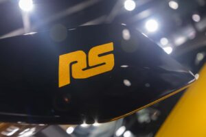 폼 미쳤네! 2년 걸려 수작업으로 제작된 '존더분쉬 포르쉐 911 GT3 RS' 등장