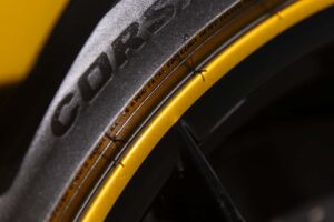 폼 미쳤네! 2년 걸려 수작업으로 제작된 '존더분쉬 포르쉐 911 GT3 RS' 등장