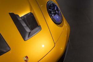 폼 미쳤네! 2년 걸려 수작업으로 제작된 '존더분쉬 포르쉐 911 GT3 RS' 등장