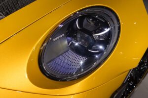 폼 미쳤네! 2년 걸려 수작업으로 제작된 '존더분쉬 포르쉐 911 GT3 RS' 등장