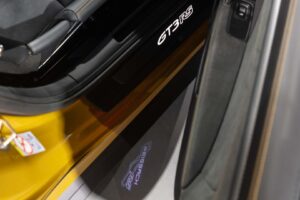 폼 미쳤네! 2년 걸려 수작업으로 제작된 '존더분쉬 포르쉐 911 GT3 RS' 등장
