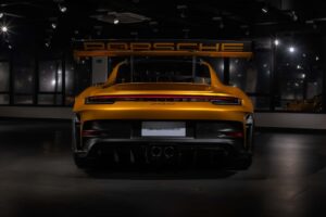 폼 미쳤네! 2년 걸려 수작업으로 제작된 '존더분쉬 포르쉐 911 GT3 RS' 등장