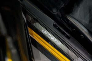 폼 미쳤네! 2년 걸려 수작업으로 제작된 '존더분쉬 포르쉐 911 GT3 RS' 등장