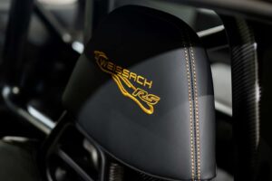 폼 미쳤네! 2년 걸려 수작업으로 제작된 '존더분쉬 포르쉐 911 GT3 RS' 등장