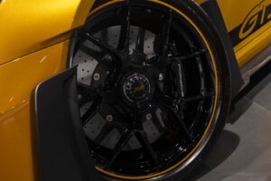 폼 미쳤네! 2년 걸려 수작업으로 제작된 '존더분쉬 포르쉐 911 GT3 RS' 등장