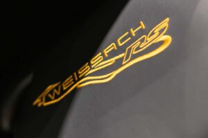 폼 미쳤네! 2년 걸려 수작업으로 제작된 '존더분쉬 포르쉐 911 GT3 RS' 등장