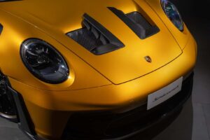폼 미쳤네! 2년 걸려 수작업으로 제작된 '존더분쉬 포르쉐 911 GT3 RS' 등장