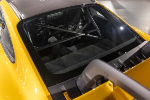 폼 미쳤네! 2년 걸려 수작업으로 제작된 '존더분쉬 포르쉐 911 GT3 RS' 등장