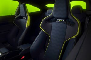 BMW, 발렌티노 로시 기념 한정판 'M4 CS 에디션 VR46' 공개