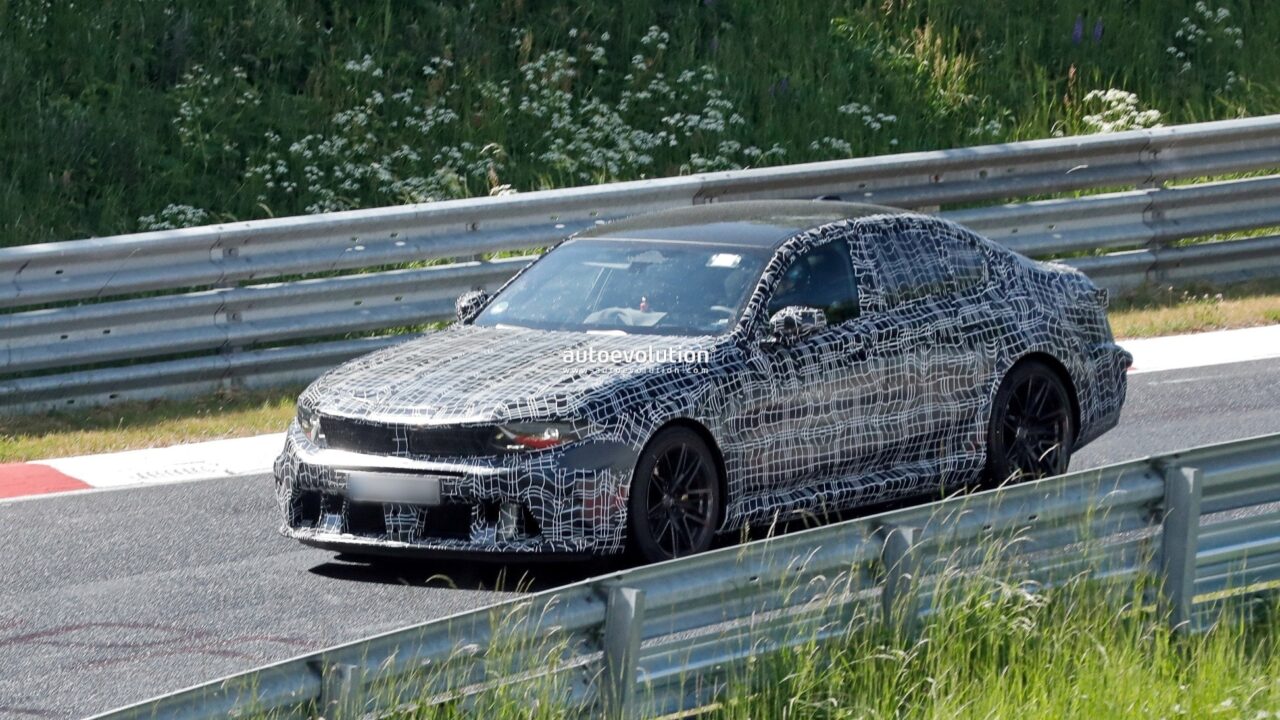 BMW, 2028년형 M5 부분변경 준비…717마력 플러그인 하이브리드에 ‘Neue Klasse’ 스타일 반영