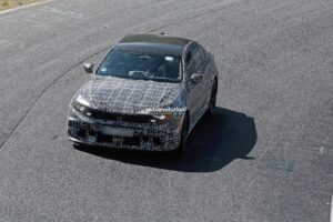 BMW, 2028년형 M5 부분변경 준비…717마력 플러그인 하이브리드에 ‘Neue Klasse’ 스타일 반영