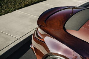 브라부스, 몬터레이 카위크서 1,000마력 ‘로켓 GTC 딥 레드’ 공개