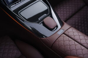 브라부스, 몬터레이 카위크서 1,000마력 ‘로켓 GTC 딥 레드’ 공개