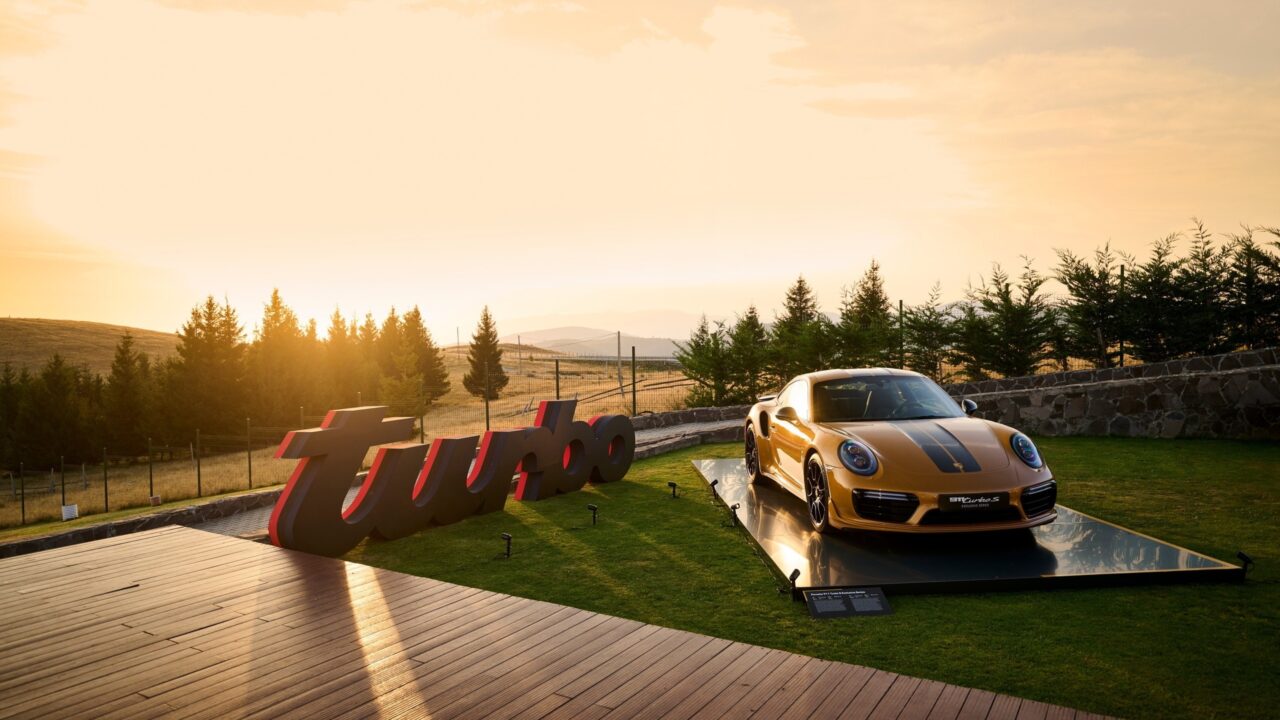 포르쉐 992.2 터보 S 등장…하이브리드 파워로 노르트슐라이페 14초 단축