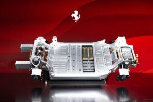 페라리 첫 전기차, 2026년 공개로 연기...1000마력 스펙 공개 페라리 첫 전기차, 2026년 공개로 연기...1000마력 스펙 공개