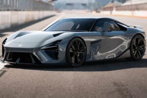 2초대 가속에 700km 주행…렉서스 LFA 후속 윤곽 드러나 현대적이고 공기역학적인 디자인의 세련된 은색 렉서스 스포츠카가 매끄러운 표면에서 빛을 반사하며 레이싱 트랙에 주차되어 있습니다. 트랙과 텅 빈 관중석이 배경으로 보입니다.