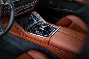 22인치 휠에 카본 풀세트, 만하르트 MHX6 500의 위협적 존재감