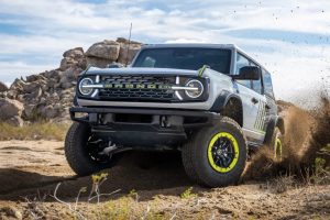 포드 브롱코 RTR 공개, 랩터 DNA 담은 '가성비' 고성능 오프로더