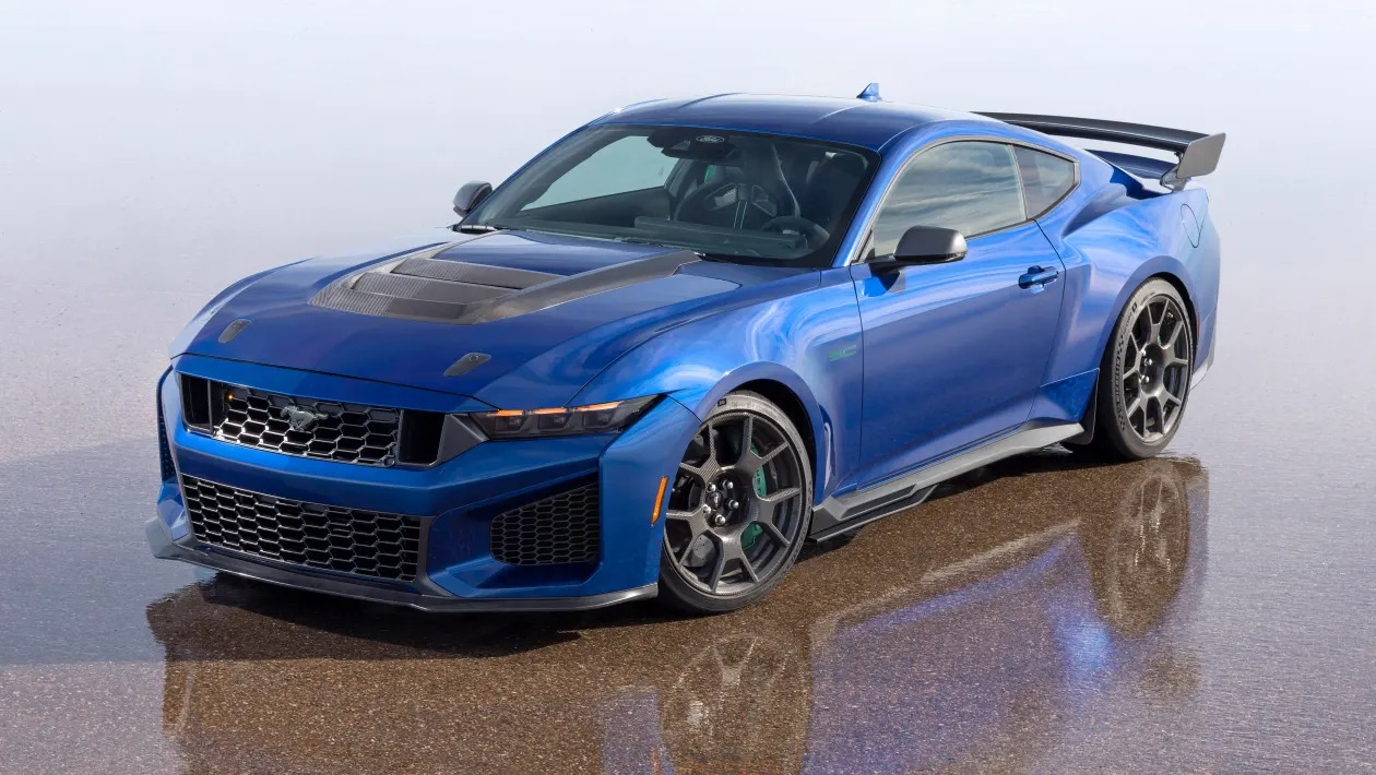 911 GT3 겨냥한 머스탱 등장, 815마력급 슈퍼차저 V8 장착한 포드의 새로운 무기