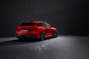 아우디, RS 최초 플러그인 하이브리드 'RS 5' 공개…639마력·전기 모드로 84km 주행 아우디, RS 최초 플러그인 하이브리드 'RS 5' 공개…639마력·전기 모드로 84km 주행