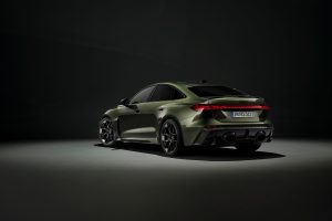 아우디, RS 최초 플러그인 하이브리드 'RS 5' 공개…639마력·전기 모드로 84km 주행 아우디, RS 최초 플러그인 하이브리드 'RS 5' 공개…639마력·전기 모드로 84km 주행