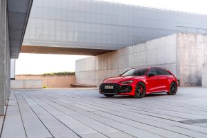 아우디, RS 최초 플러그인 하이브리드 'RS 5' 공개…639마력·전기 모드로 84km 주행 아우디, RS 최초 플러그인 하이브리드 'RS 5' 공개…639마력·전기 모드로 84km 주행