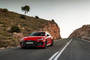 아우디, RS 최초 플러그인 하이브리드 'RS 5' 공개…639마력·전기 모드로 84km 주행 아우디, RS 최초 플러그인 하이브리드 'RS 5' 공개…639마력·전기 모드로 84km 주행