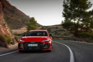 아우디, RS 최초 플러그인 하이브리드 'RS 5' 공개…639마력·전기 모드로 84km 주행 아우디, RS 최초 플러그인 하이브리드 'RS 5' 공개…639마력·전기 모드로 84km 주행