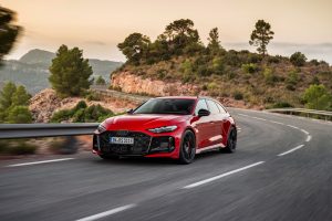 아우디, RS 최초 플러그인 하이브리드 'RS 5' 공개…639마력·전기 모드로 84km 주행 아우디, RS 최초 플러그인 하이브리드 'RS 5' 공개…639마력·전기 모드로 84km 주행