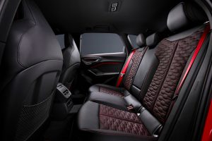 아우디, RS 최초 플러그인 하이브리드 'RS 5' 공개…639마력·전기 모드로 84km 주행 아우디, RS 최초 플러그인 하이브리드 'RS 5' 공개…639마력·전기 모드로 84km 주행