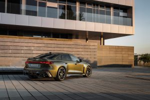 아우디, RS 최초 플러그인 하이브리드 'RS 5' 공개…639마력·전기 모드로 84km 주행 아우디, RS 최초 플러그인 하이브리드 'RS 5' 공개…639마력·전기 모드로 84km 주행