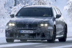 출시 1년도 안 됐는데 벌써 페이스리프트…BMW M5 투어링, 노이에 클라세 얼굴로 환골탈태