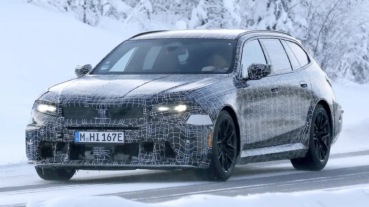 출시 1년도 안 됐는데 벌써 페이스리프트…BMW M5 투어링, 노이에 클라세 얼굴로 환골탈태