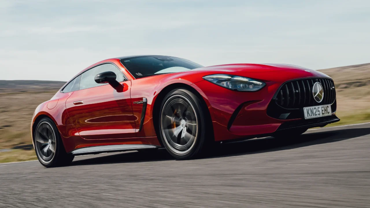 메르세데스-AMG, “V8은 끝나지 않았다”…블랙시리즈·미토스·전동화까지 전면 확장