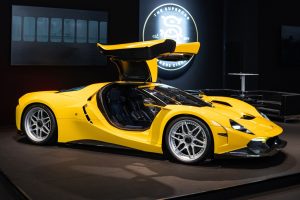 하이브리드? 패들시프트? 없다…수동 900마력 하이퍼카 등장