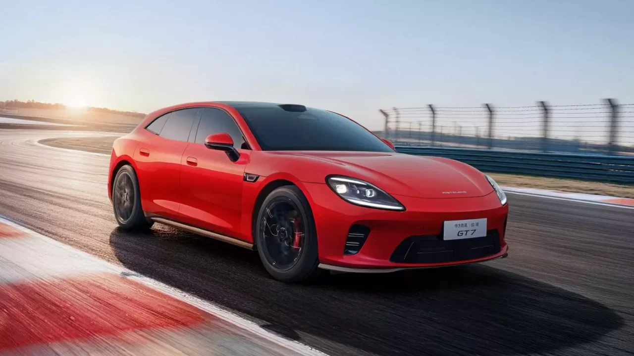 포르쉐 잡겠다는 중국 전기차의 민낯…GT7, 닮은 것 말고 다른 게 있나