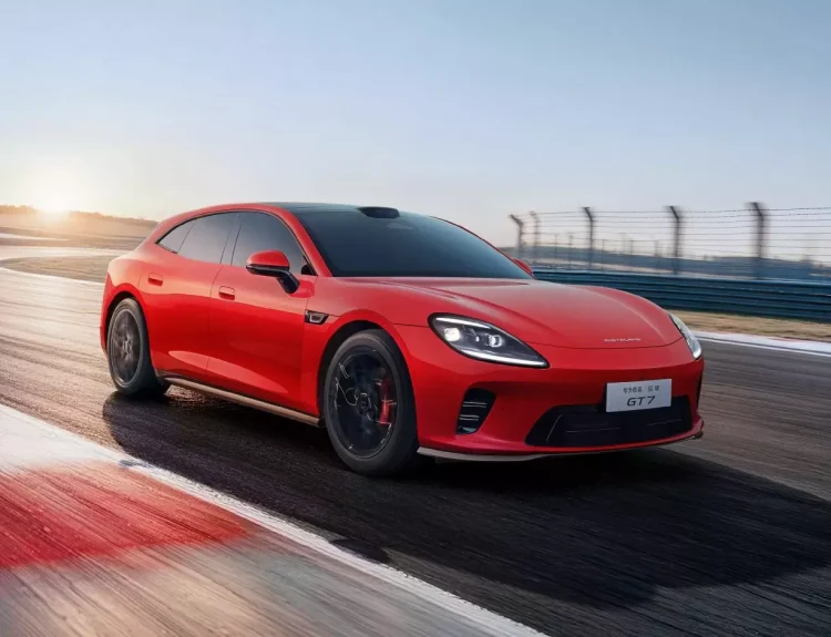 포르쉐 잡겠다는 중국 전기차의 민낯…GT7, 닮은 것 말고 다른 게 있나