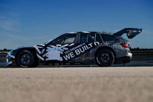 만우절 농담이 진짜 레이스카로…BMW M3 투어링, 뉘르부르크링 24시간 레이스 출격