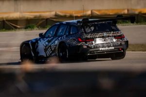 만우절 농담이 진짜 레이스카로…BMW M3 투어링, 뉘르부르크링 24시간 레이스 출격