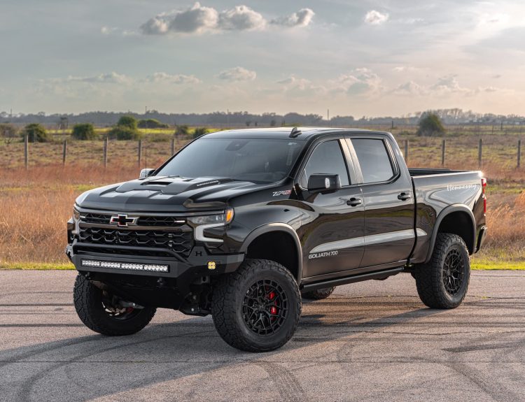 700마력 괴물 픽업 등장…실버라도 ZR2, 헤네시 손 거치자 완전히 달라졌다