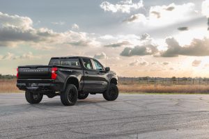 700마력 괴물 픽업 등장…실버라도 ZR2, 헤네시 손 거치자 완전히 달라졌다