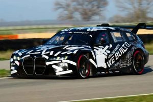 만우절 농담이 진짜 레이스카로…BMW M3 투어링, 뉘르부르크링 24시간 레이스 출격