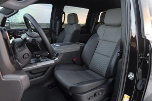 700마력 괴물 픽업 등장…실버라도 ZR2, 헤네시 손 거치자 완전히 달라졌다