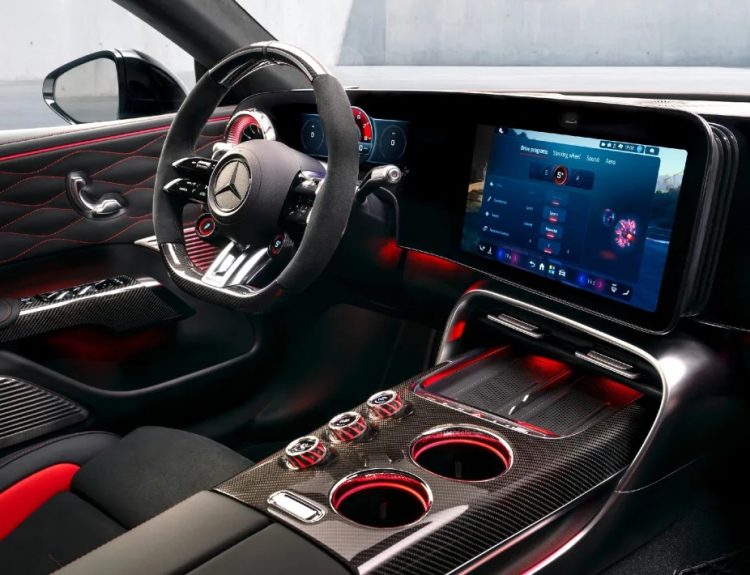 1,360마력에 850kW 충전…메르세데스-AMG 첫 순수 전기차 실내 공개