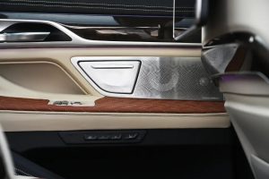 V12 끝났다고? 만하르트, 711마력으로 BMW M760Li 되살렸다 V12 끝났다고? 만하르트, 711마력으로 BMW M760Li 되살렸다