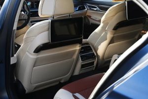 V12 끝났다고? 만하르트, 711마력으로 BMW M760Li 되살렸다 V12 끝났다고? 만하르트, 711마력으로 BMW M760Li 되살렸다