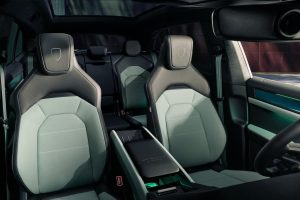 16분이면 80% 충전…포르쉐 카이엔 S 일렉트릭, 도심부터 장거리까지